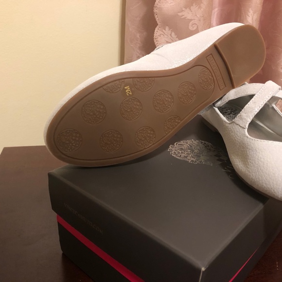 Vince Camuto GIrls shoes (Pearl white, size 2M) - Picture 3 of 3